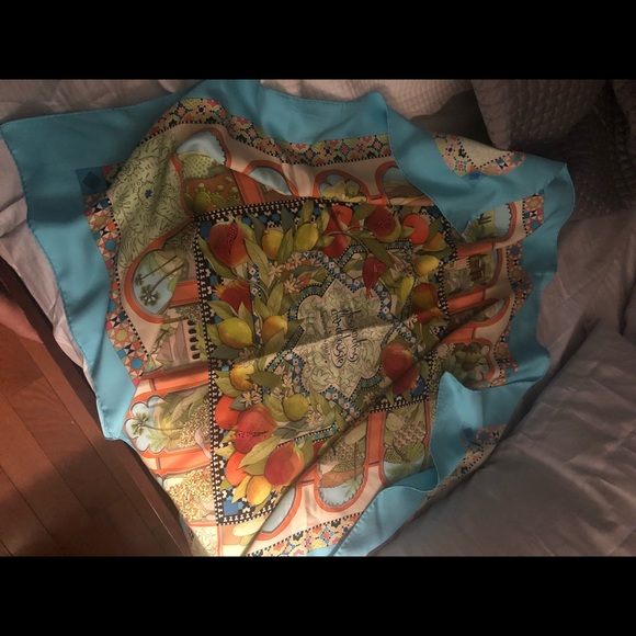 Hermès silk scarf - Picture 1 of 2